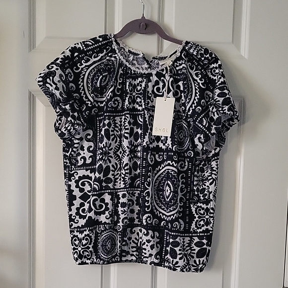 SHOL LOS ANGELES Tops - NWT Shol Los Angeles Black & White Boho Peasant Blouse Short Sleeve M